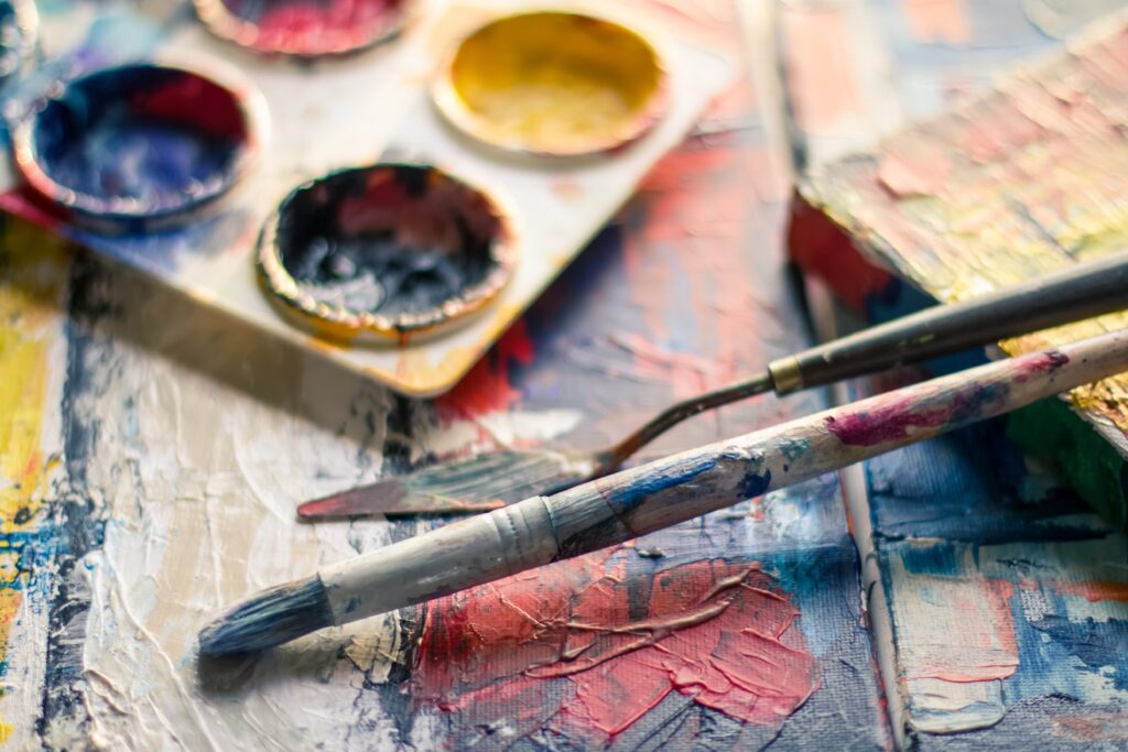 Udforsk kreativiteten med PROFI 2 lærred og GOLDEN akryl fra Art-de-vinci.dk