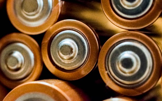 Optimer organiseringen med effektive batteriholdere fra CNCWorld
