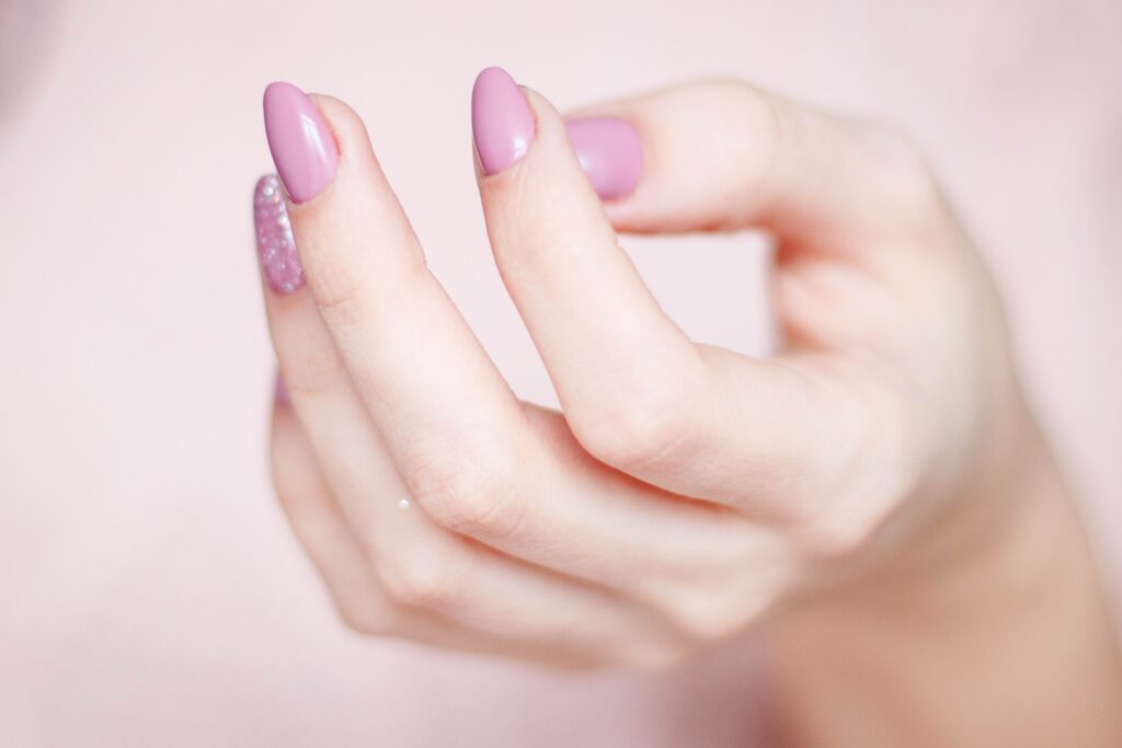 Online forhandler af Semilac gel polish og et væld af andre produkter til negle