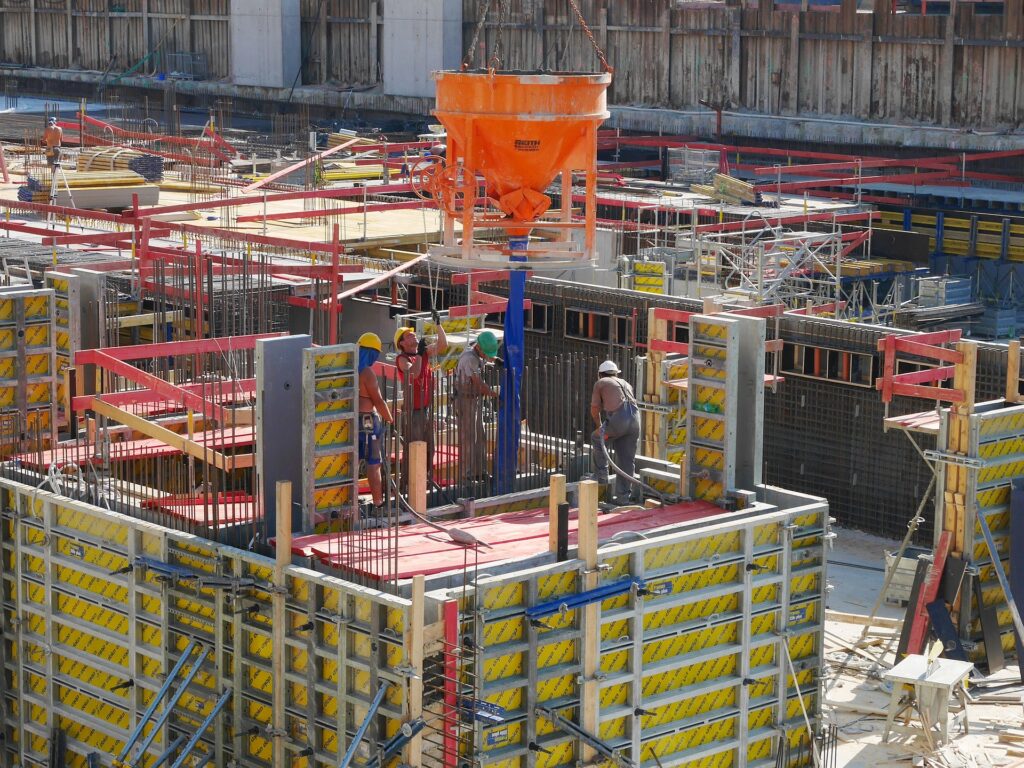 Hansen & Larsen arbejder med industribyggeri og kontorbyggeri
