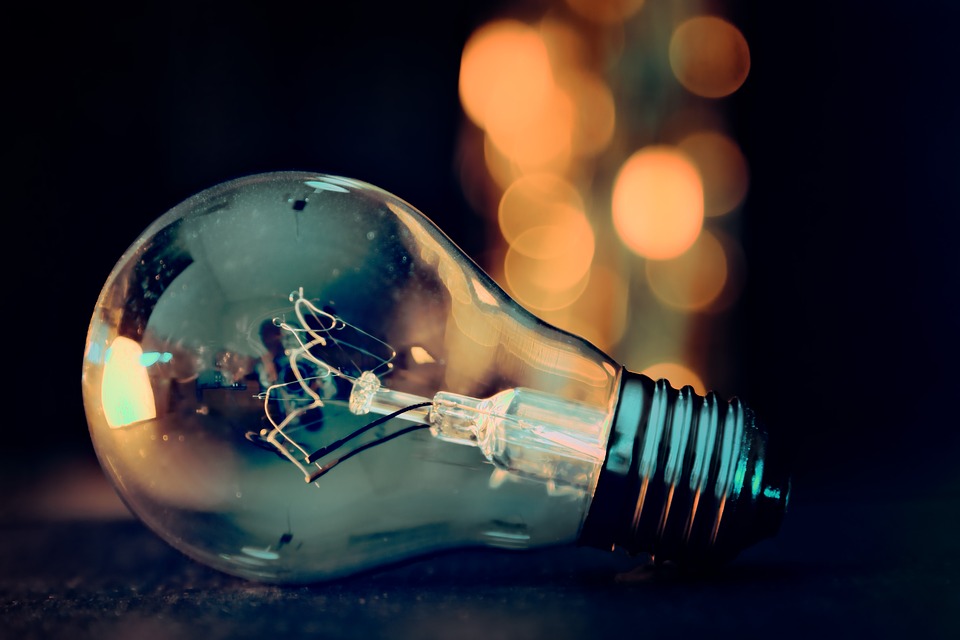Find alt lige fra Philips Hue produkter til et Meater stegetermometer hos Smart.dk