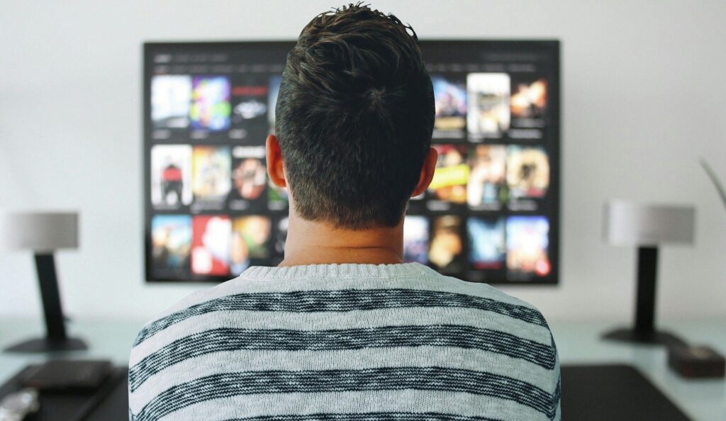 Den ultimative guide til at vælge det bedste TV ophæng og TV stativ fra Tvophæng.dk